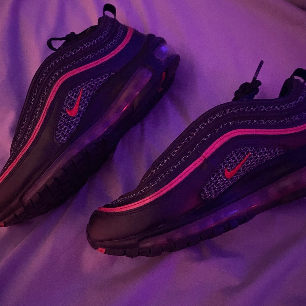 Women’s size 8 Nike air max 97s.